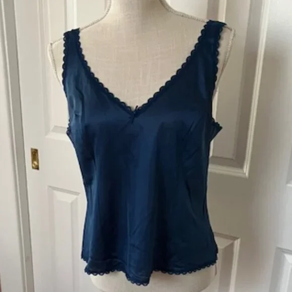 Set of 2 Vintage Warner's Camisole's - Picture 11 of 16